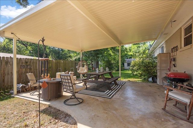 303 Wildwood Lane, Kilgore, TX 75662