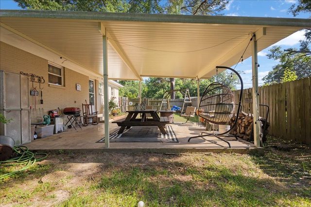 303 Wildwood Lane, Kilgore, TX 75662