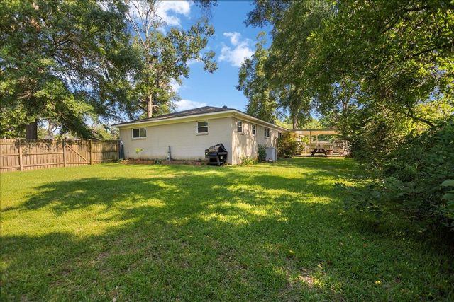 303 Wildwood Lane, Kilgore, TX 75662