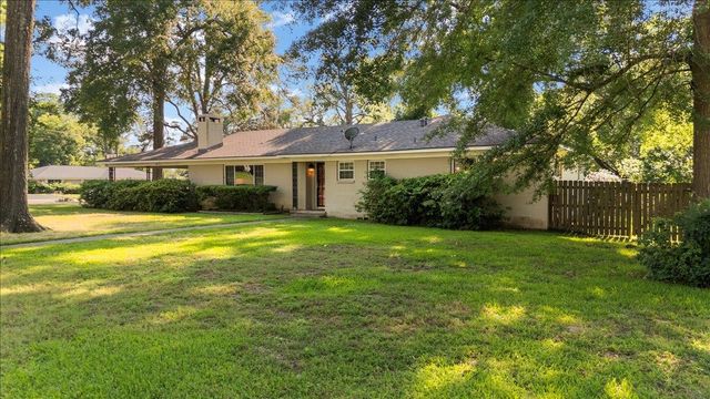 303 Wildwood Lane, Kilgore, TX 75662