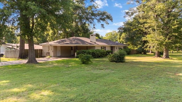 303 Wildwood Lane, Kilgore, TX 75662