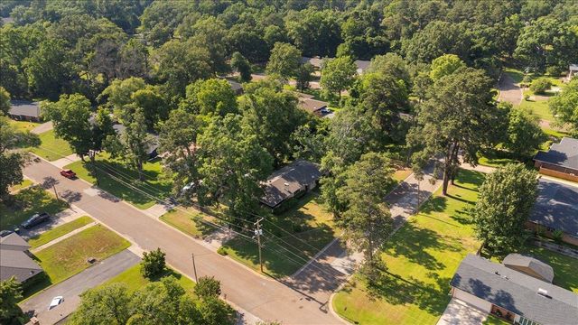 303 Wildwood Lane, Kilgore, TX 75662