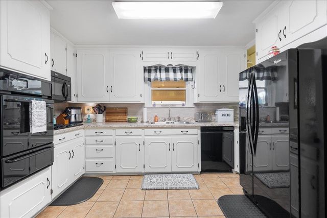 303 Wildwood Lane, Kilgore, TX 75662