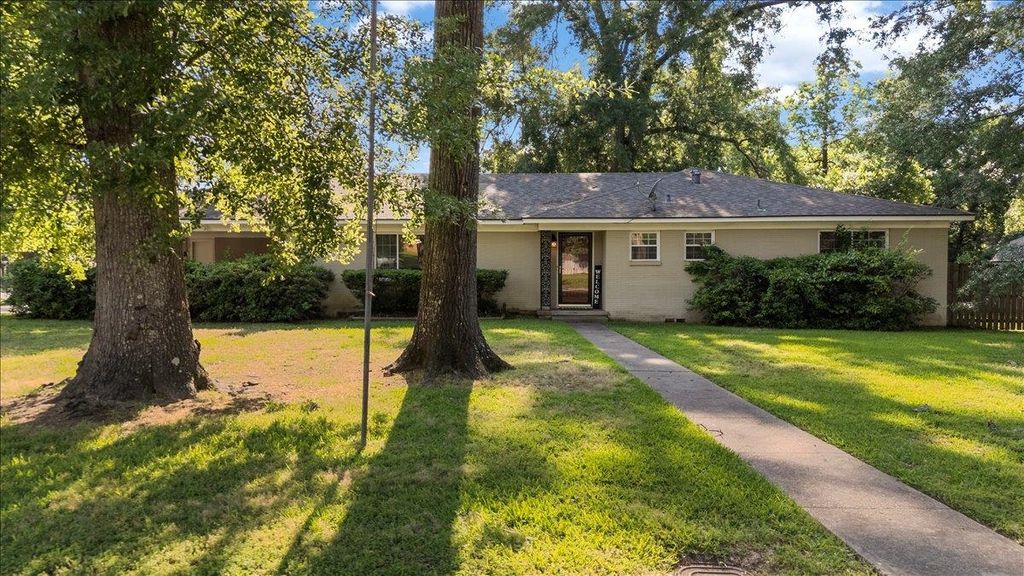 303 Wildwood Lane, Kilgore, TX 75662