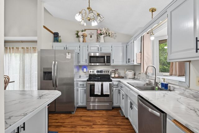 7101 Setzler Parkway, Brooklyn Park, MN 55445