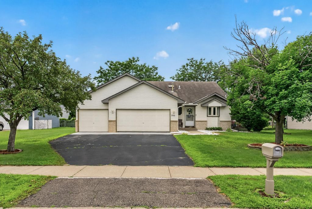 7101 Setzler Parkway, Brooklyn Park, MN 55445