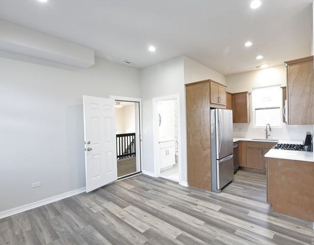 3621 S Winchester Avenue 2R, Chicago, IL 60609