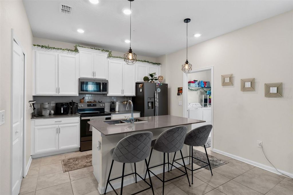 Image 12 of property listing at 3105 AQUA VIRGO LOOP, Orlando, FL 32837