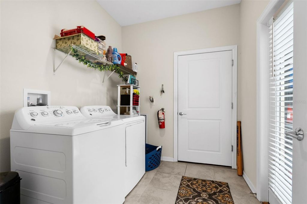 Image 20 of property listing at 3105 AQUA VIRGO LOOP, Orlando, FL 32837