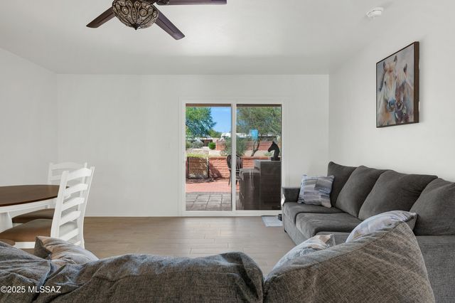 443 N Calle Del Chancero, Green Valley, AZ 85614