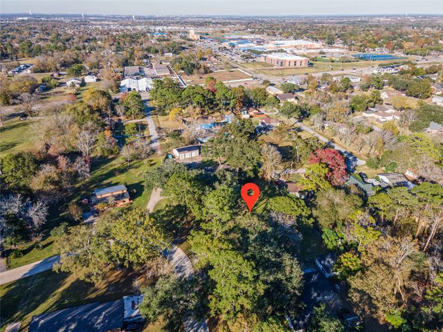 5059 Winding Way, Dickinson, TX 77539