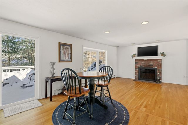 155 Rockland Dr, Brockton, MA 02301