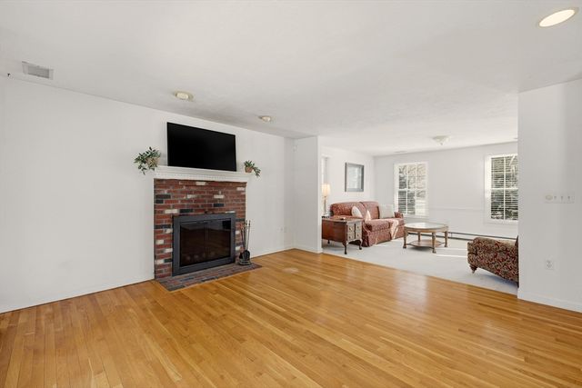 155 Rockland Dr, Brockton, MA 02301