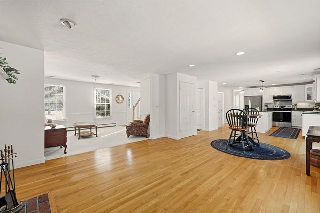 155 Rockland Dr, Brockton, MA 02301