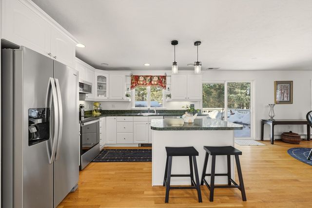 155 Rockland Dr, Brockton, MA 02301