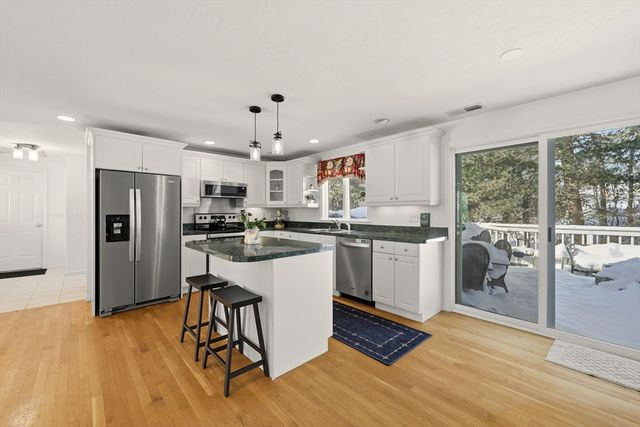 155 Rockland Dr, Brockton, MA 02301