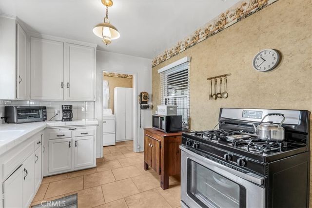 19612 Schoolcraft, Reseda, CA 91335