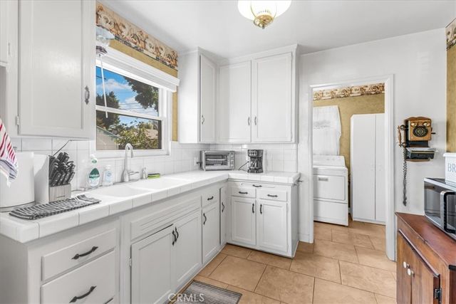 19612 Schoolcraft, Reseda, CA 91335