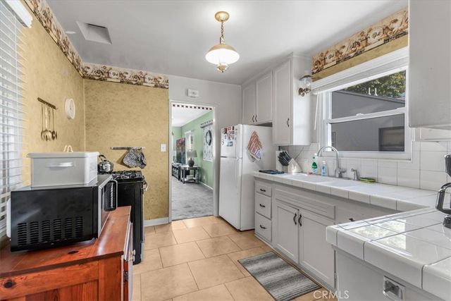 19612 Schoolcraft, Reseda, CA 91335