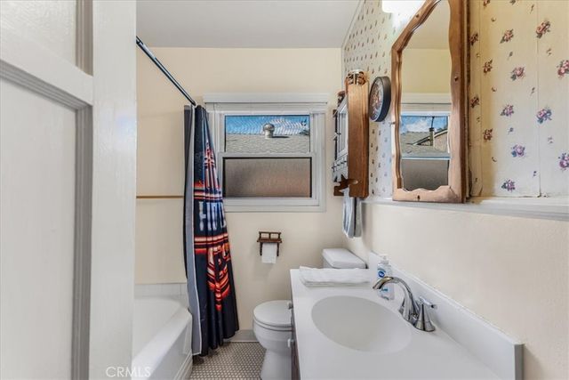 19612 Schoolcraft, Reseda, CA 91335