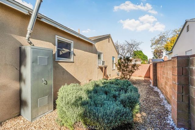 19612 Schoolcraft, Reseda, CA 91335