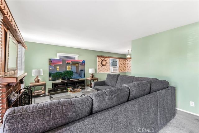 19612 Schoolcraft, Reseda, CA 91335