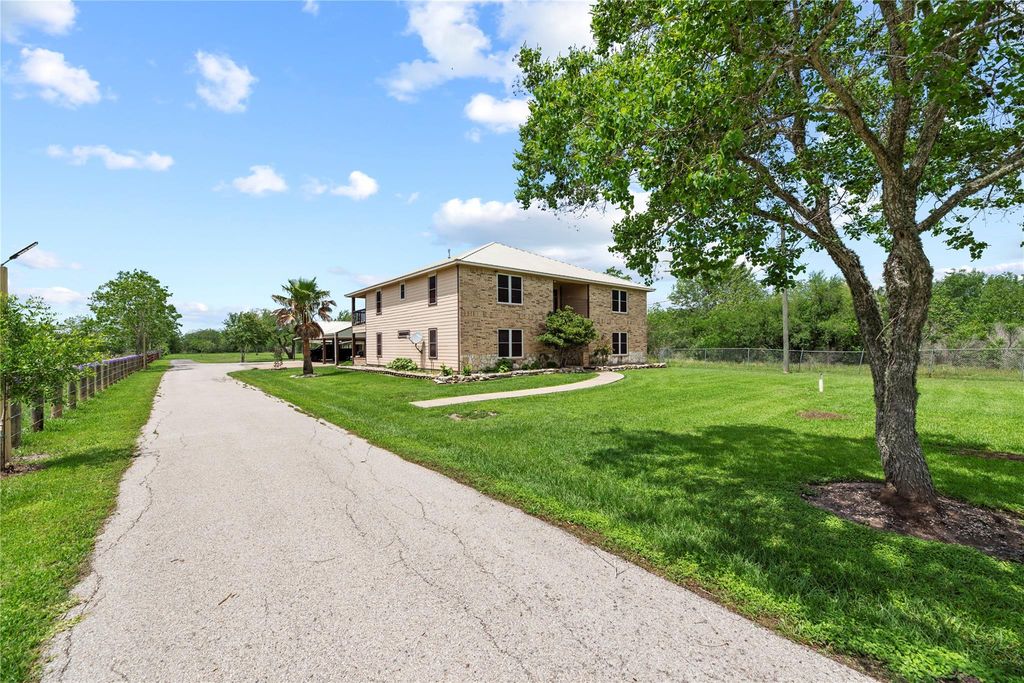523 Moore Bar Road, Rosenberg, TX 77471