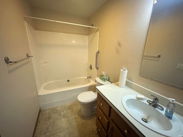 5390 E Brown Road, Leesburg, IN 46538