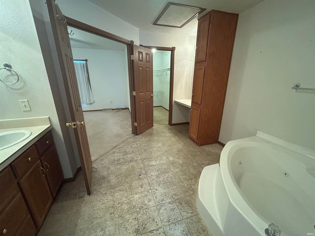 5390 E Brown Road, Leesburg, IN 46538