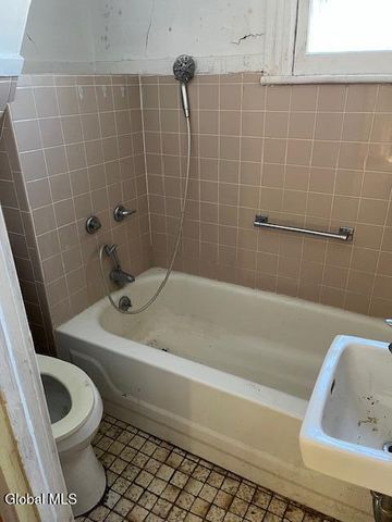 102 DeGraff Street, Schenectady, NY 12308