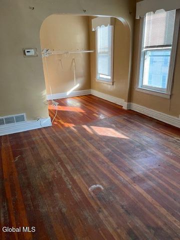 102 DeGraff Street, Schenectady, NY 12308