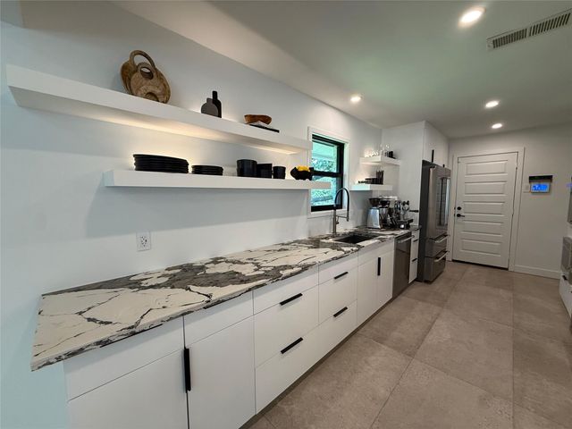 6522 Ridgeview Circle, Dallas, TX 75240