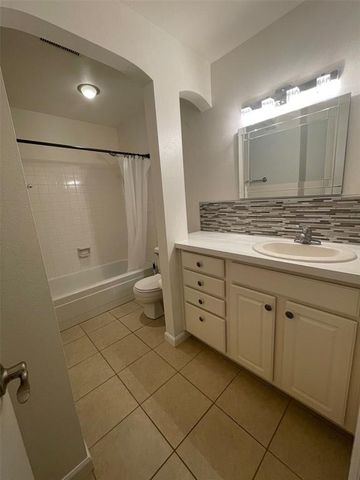 810 Tenderfoot Hill Road 202, Colorado Springs, CO 80906