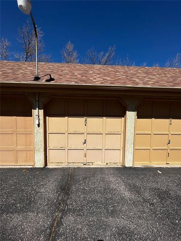 810 Tenderfoot Hill Road 202, Colorado Springs, CO 80906