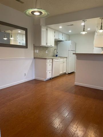 810 Tenderfoot Hill Road 202, Colorado Springs, CO 80906