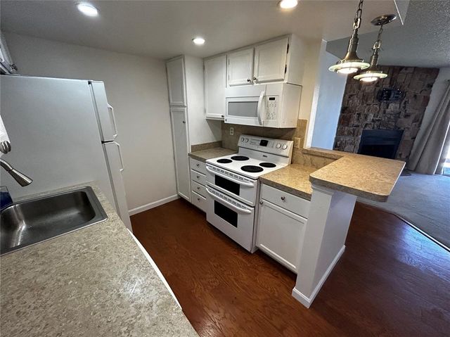 810 Tenderfoot Hill Road 202, Colorado Springs, CO 80906