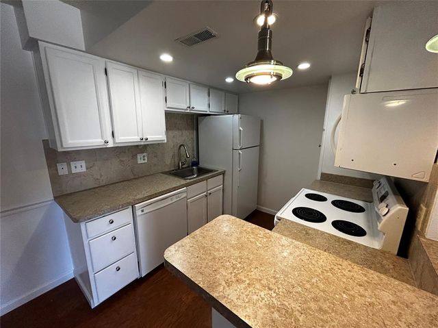 810 Tenderfoot Hill Road 202, Colorado Springs, CO 80906