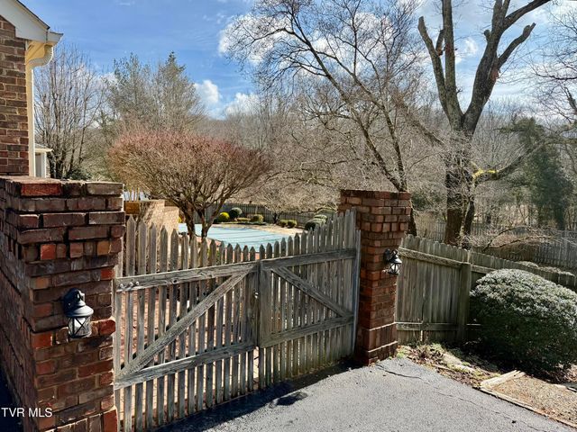 244 Roscommon Drive, Bristol, TN 37620