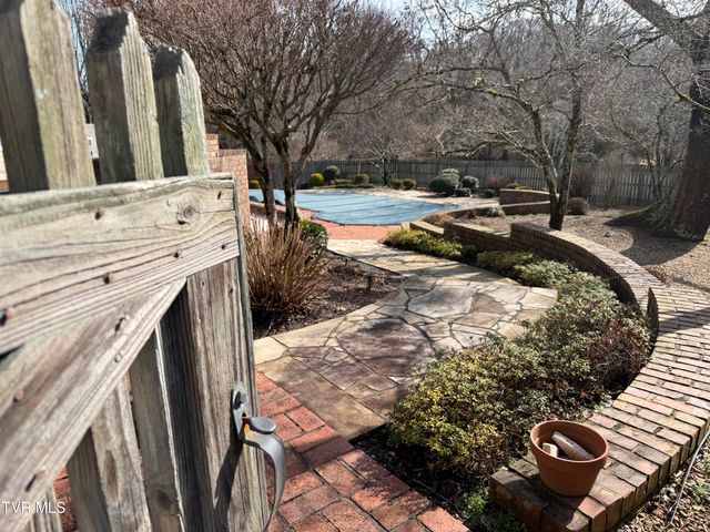 244 Roscommon Drive, Bristol, TN 37620