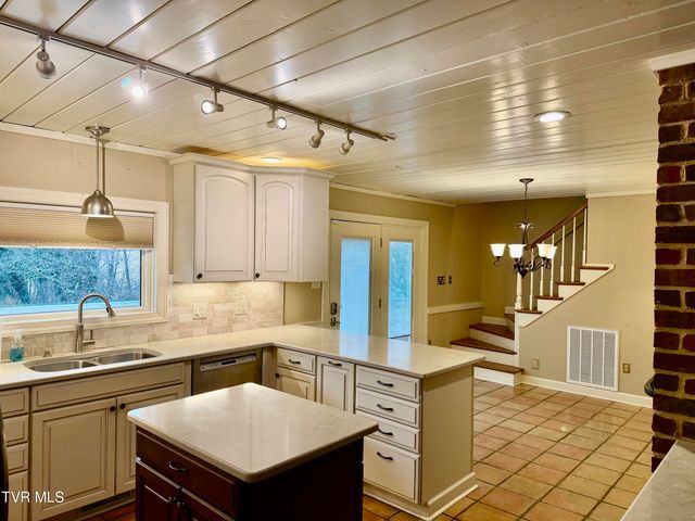 244 Roscommon Drive, Bristol, TN 37620