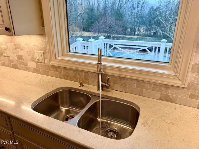 244 Roscommon Drive, Bristol, TN 37620