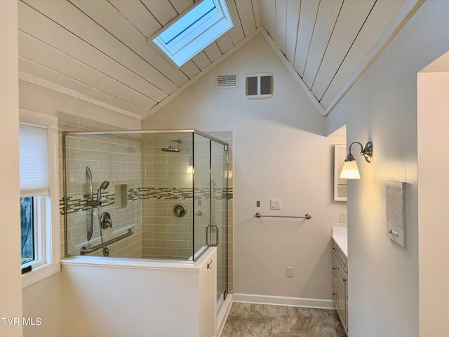 244 Roscommon Drive, Bristol, TN 37620