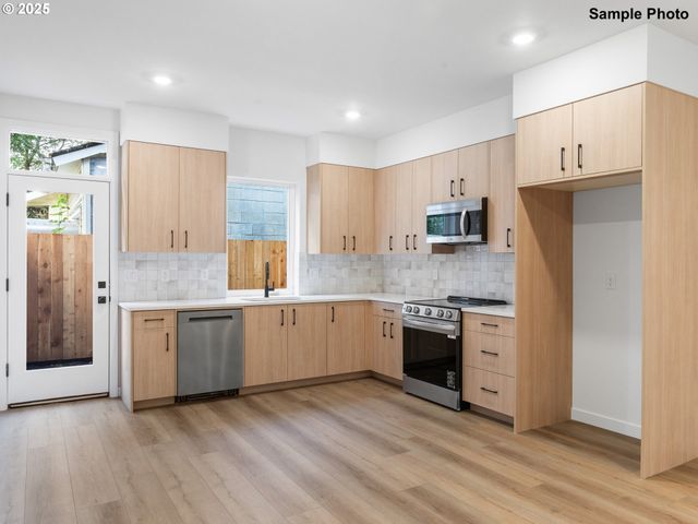 3839 N Willis Blvd 2, Portland, OR 97217