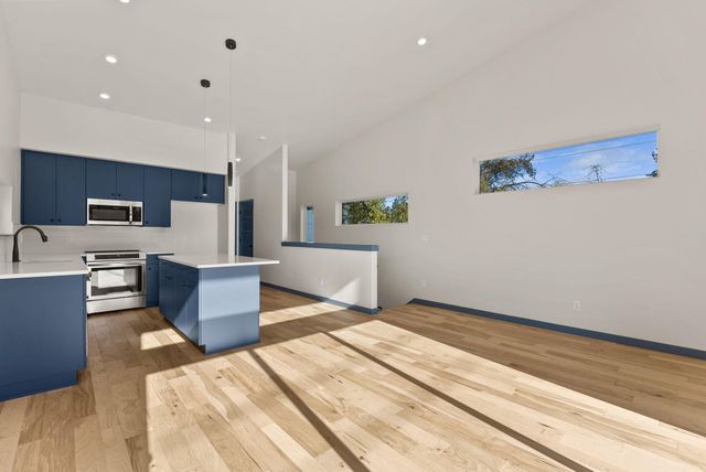 12 SW Roosevelt Avenue, Bend, OR 97702