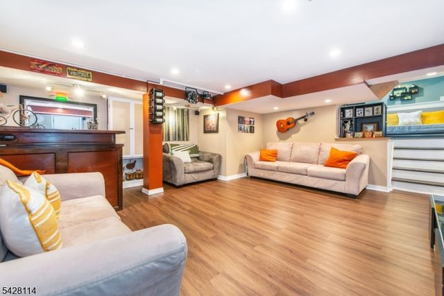 24 Lennon Place, Clifton City, NJ 07013