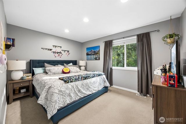 19010 5th Street E, Lake Tapps, WA 98391