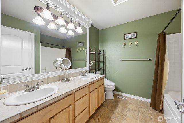 19010 5th Street E, Lake Tapps, WA 98391