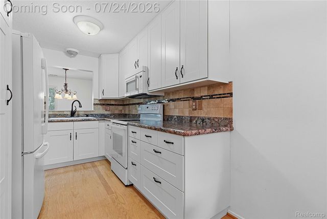 4892 Ashley Lane, Waterford Charter Township, MI 48329