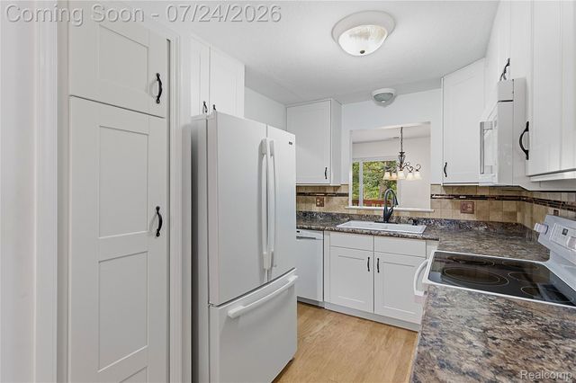 4892 Ashley Lane, Waterford Charter Township, MI 48329