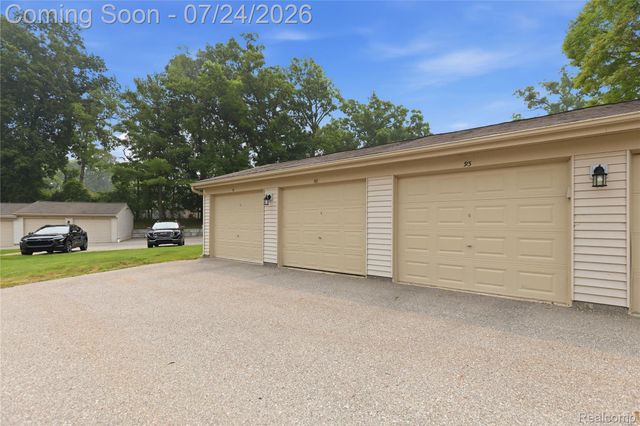 4892 Ashley Lane, Waterford Charter Township, MI 48329